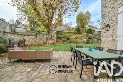 Maison - 300 m² - 8 pièces