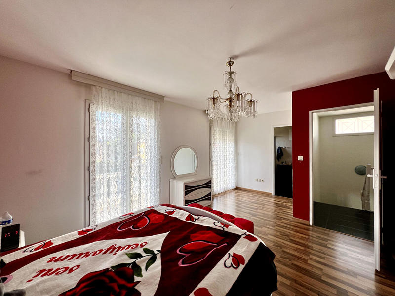 Maison - 170 m² - 6 pièces