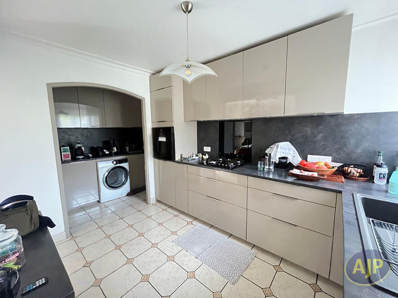 Maison - 121 m² - 5 pièces