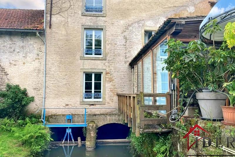 Moulin - 300 m² - 7 pièces