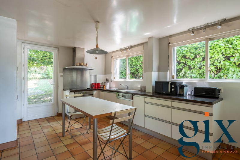 Maison - 286 m² - 8 pièces