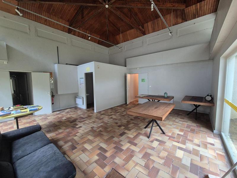 Maison - 3 712 m² - 59 pièces