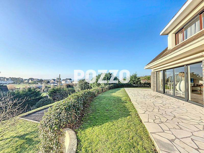 Maison - 280 m² - 9 pièces