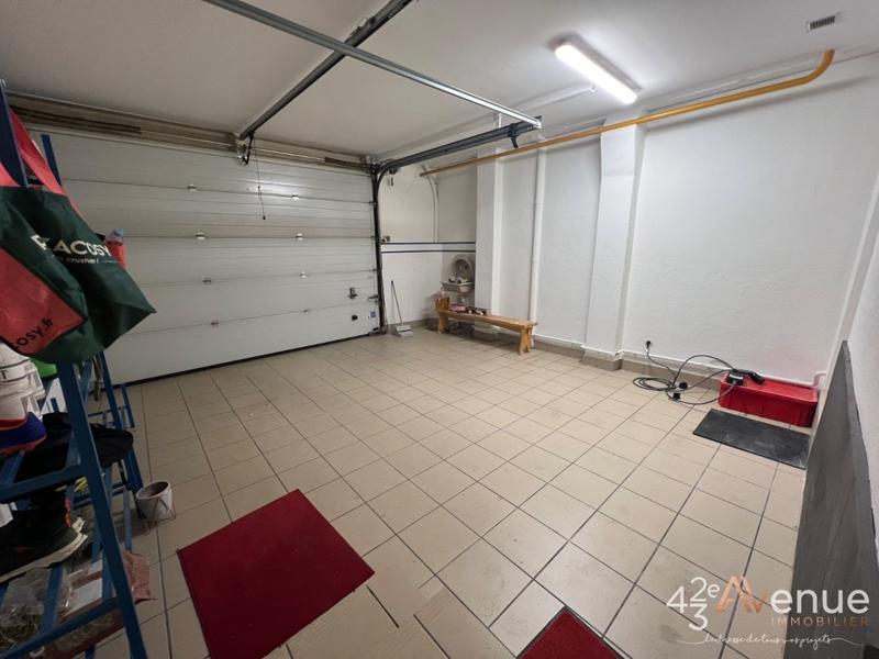 Maison - 330 m² - 8 pièces