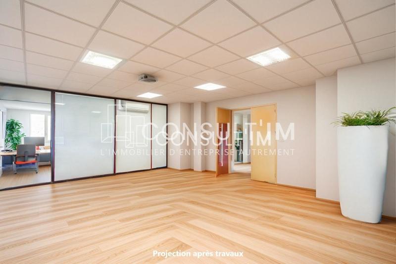 Bureau - 242 m²