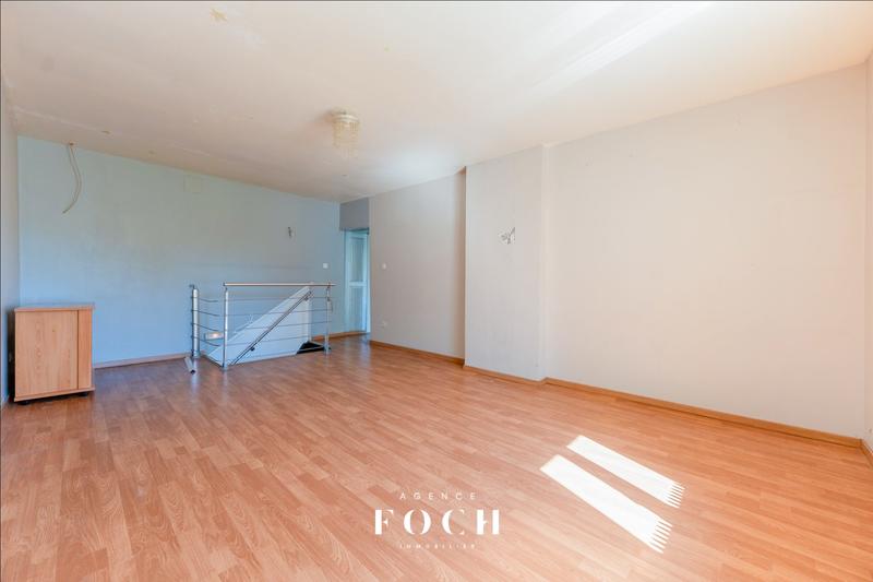 Maison - 185 m² - 7 pièces