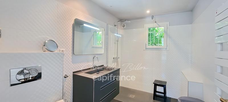 Villa - 215 m² - 6 pièces