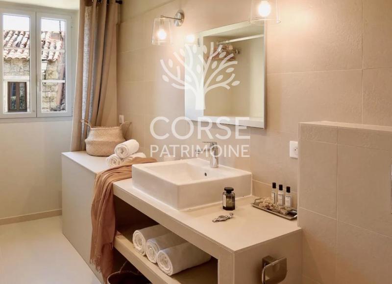 Maison de village - 302 m² - 12 pièces