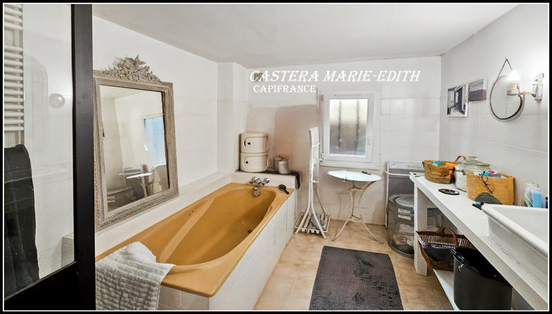 Maison - 232 m² - 8 pièces