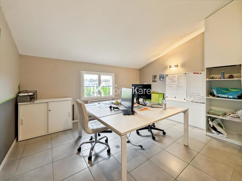 Maison - 180 m² - 9 pièces