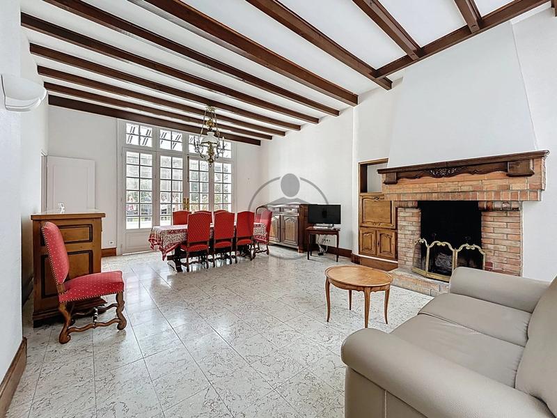 Maison - 199 m² - 6 pièces