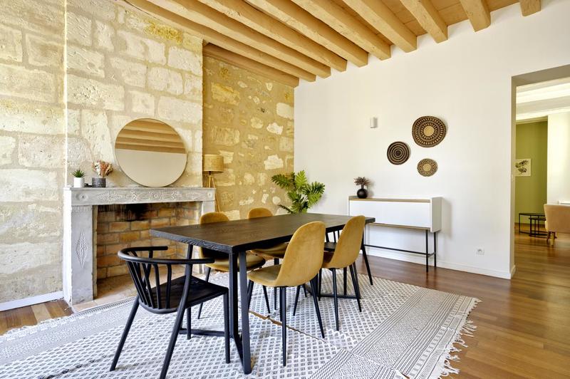 Appartement ancien - 102 m² - 4 pièces