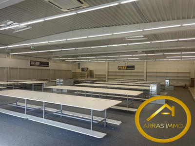 Local commercial - 608 m²