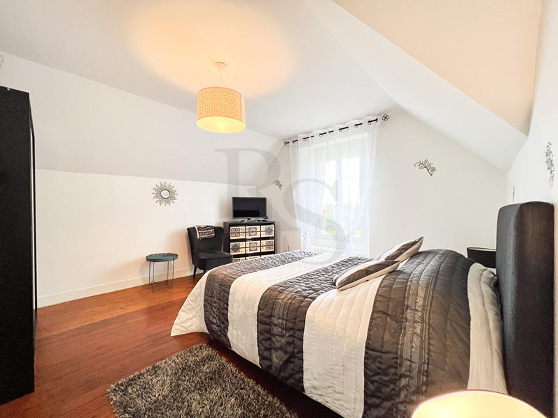 Maison - 215 m² - 8 pièces