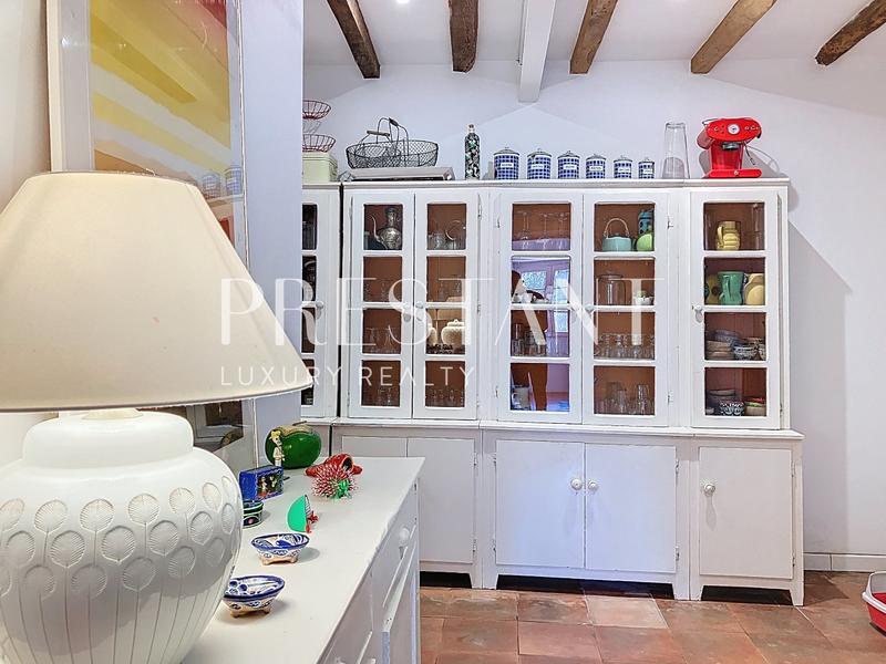 Maison - 415 m² - 10 pièces