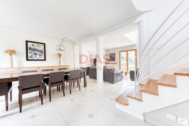 Maison - 188 m² - 7 pièces