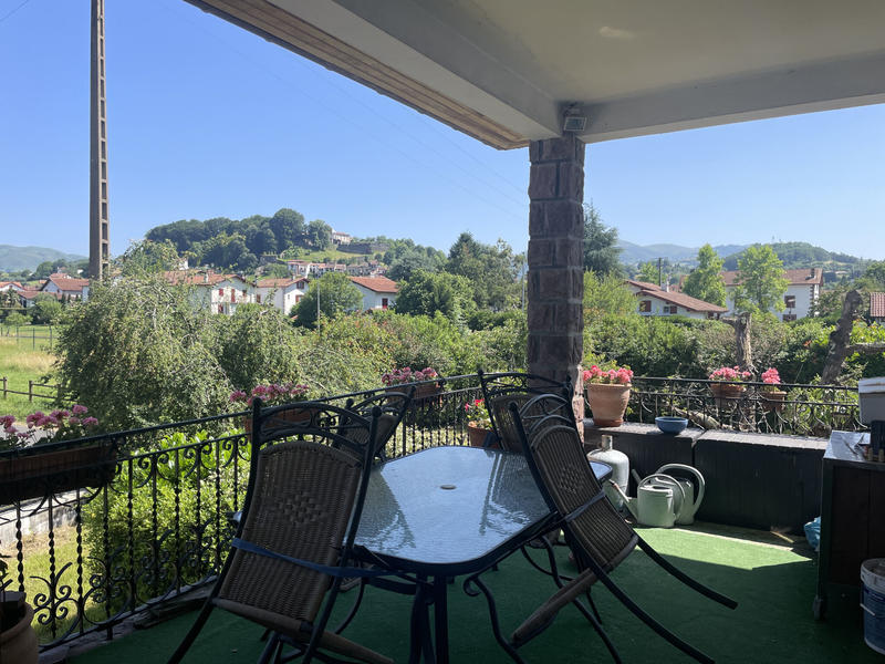 Maison - 216 m² - 9 pièces