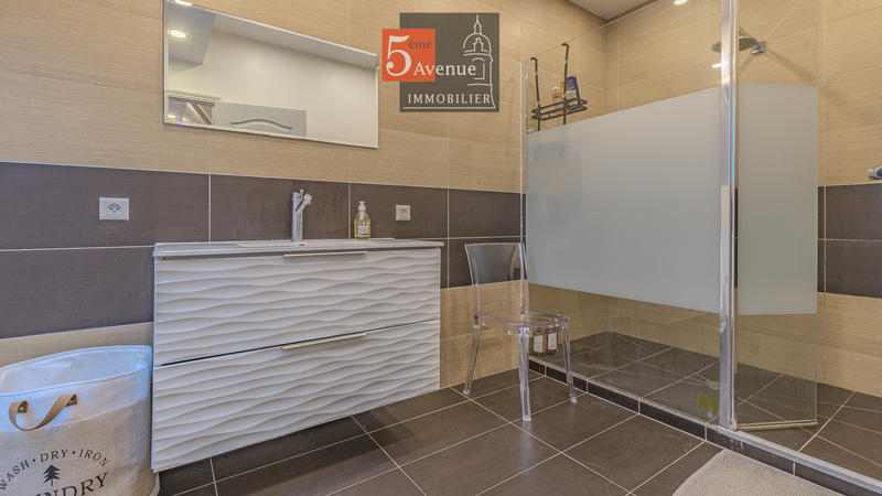 Maison - 400 m² - 8 pièces