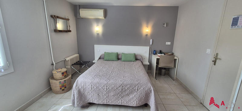 Maison - 390 m² - 12 pièces