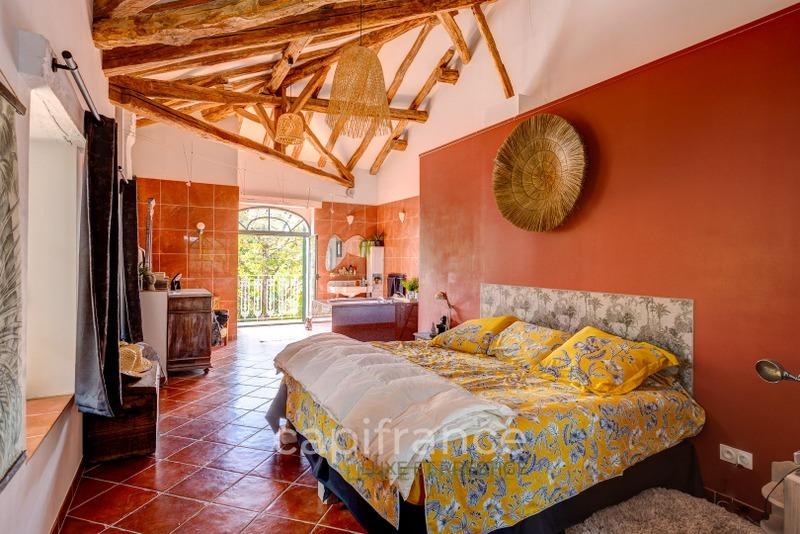 Demeure - 352 m² - 10 pièces