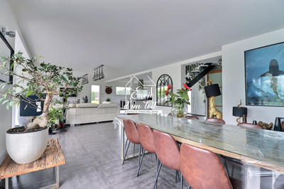 Maison contemporaine - 218 m² - 6 pièces