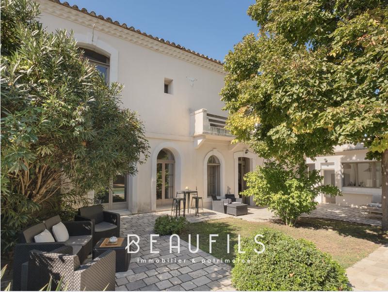 Maison - 245 m² - 8 pièces