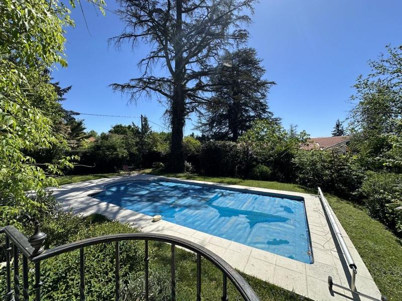 Maison - 205 m² - 7 pièces