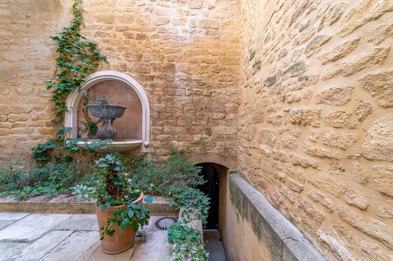 Maison - 215 m² - 8 pièces