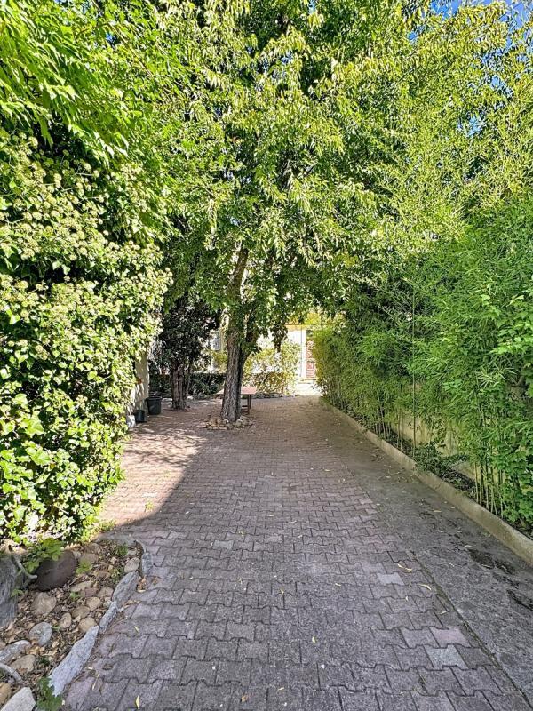 Propriété - 270 m² - 9 pièces