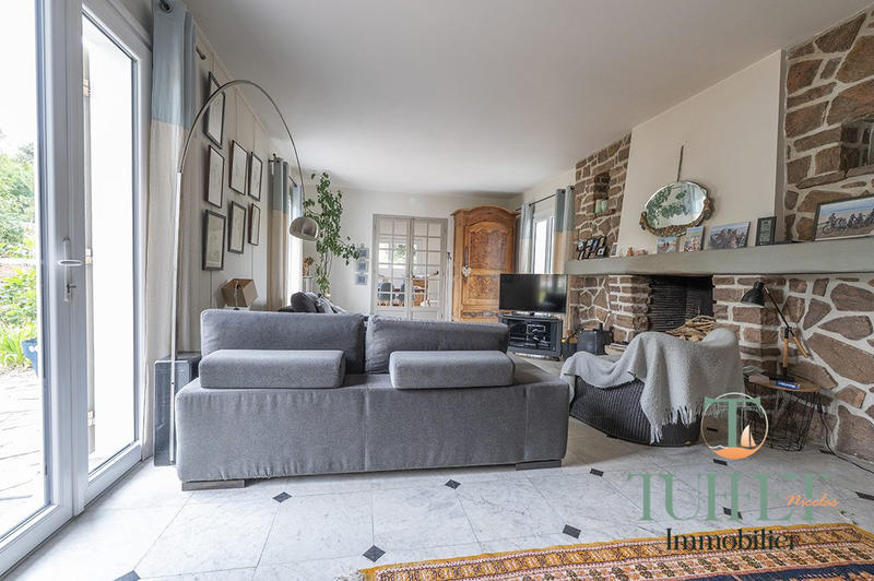 Maison - 220 m² - 9 pièces