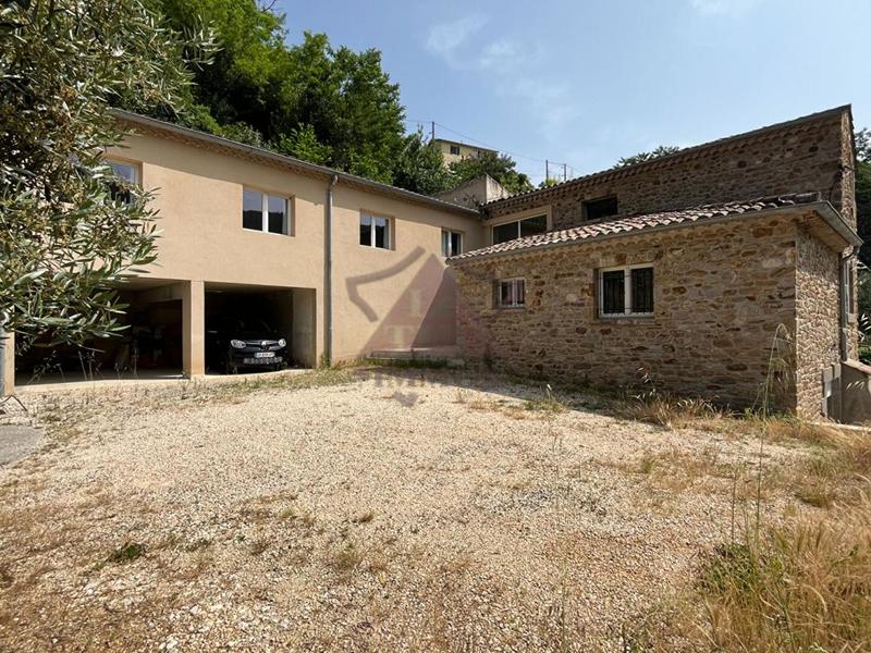 Mas - 217 m² - 6 pièces