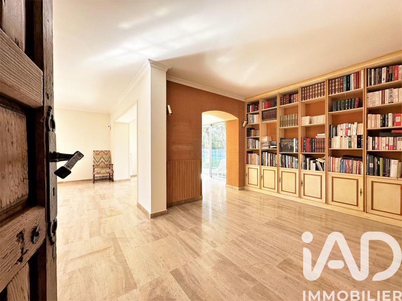 Maison - 325 m² - 8 pièces