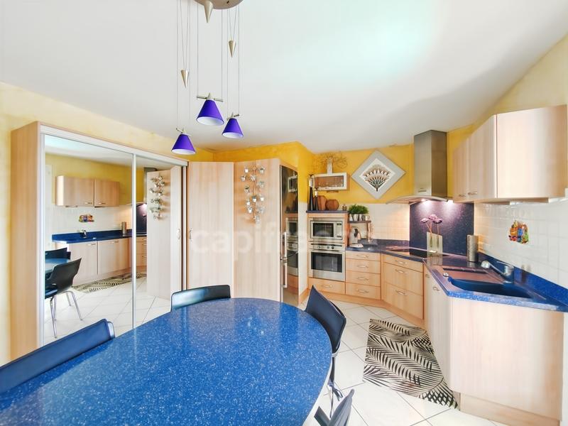 Maison - 250 m² - 8 pièces