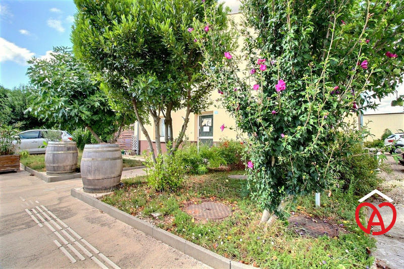 Local commercial - 300 m² - 7 pièces