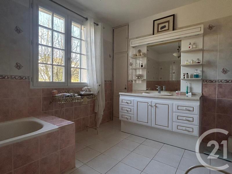Maison - 182 m² - 8 pièces