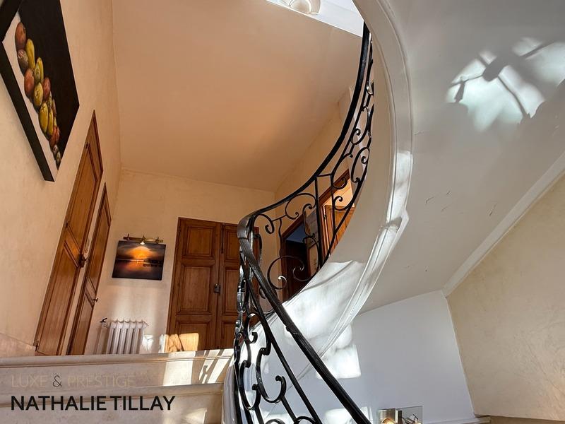 Maison bourgeoise - 260 m² - 9 pièces