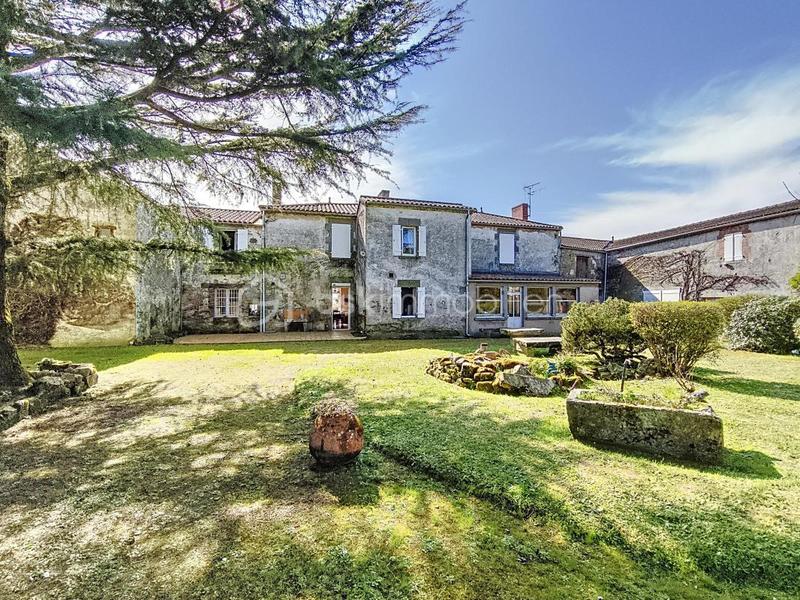 Demeure - 250 m² - 8 pièces