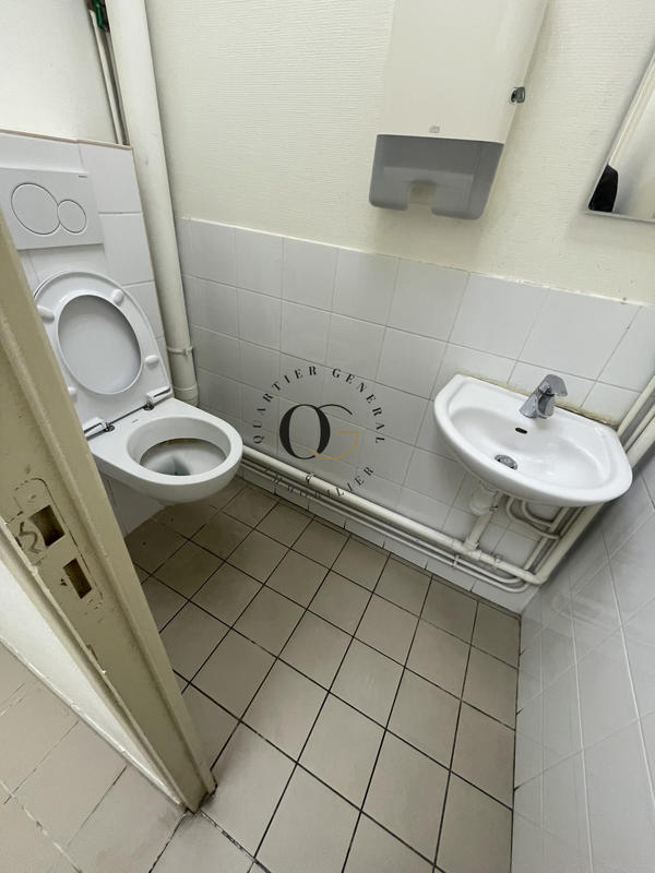 Local commercial - 128 m² - 3 pièces