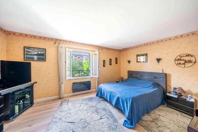 Maison - 230 m² - 5 pièces