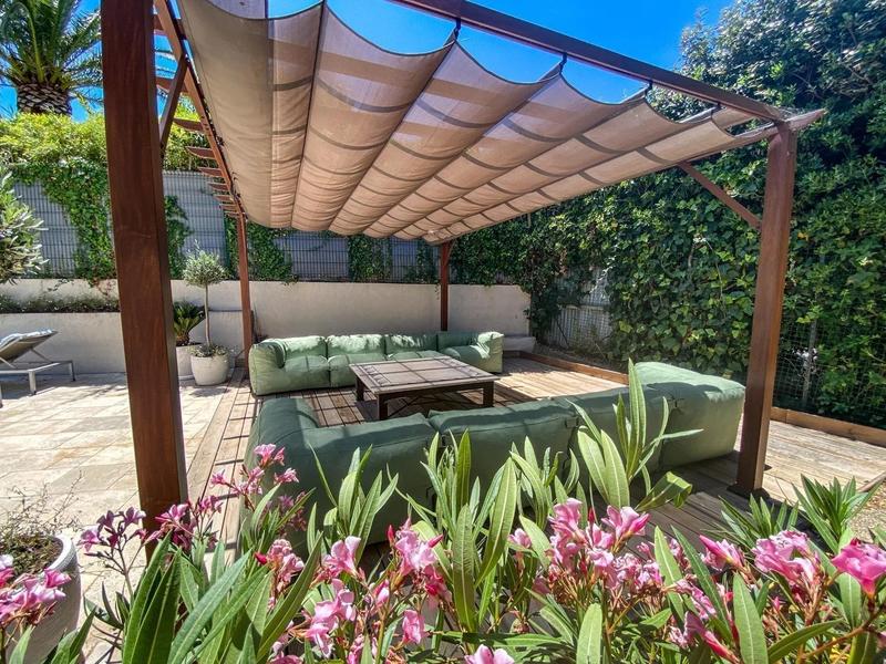 Maison - 220 m² - 6 pièces