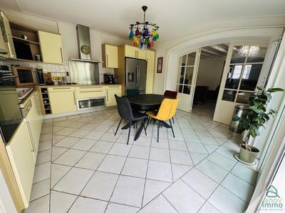 Maison de ville - 180 m² - 8 pièces