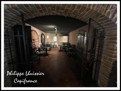 Propriété - 1 458 m² - 34 pièces