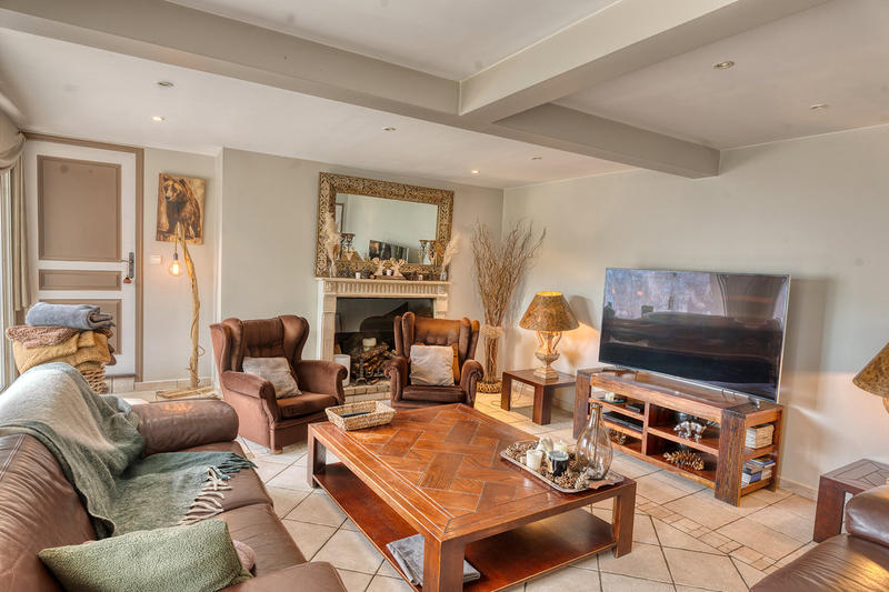 Maison - 250 m² - 7 pièces