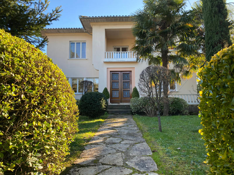 Maison - 210 m² - 7 pièces