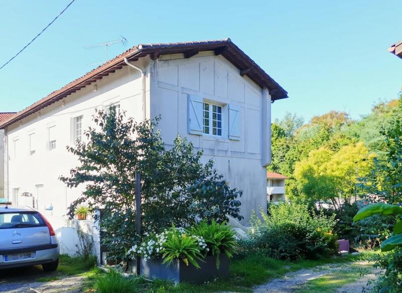 Appartement - 195 m² - 9 pièces