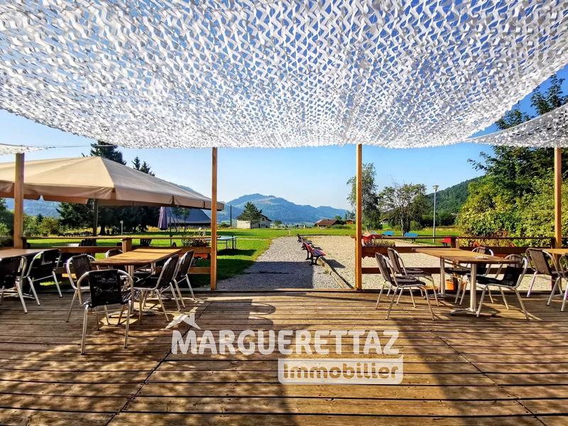 Propriété - 3 500 m² - 70 pièces