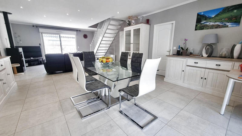 Maison - 196 m² - 6 pièces