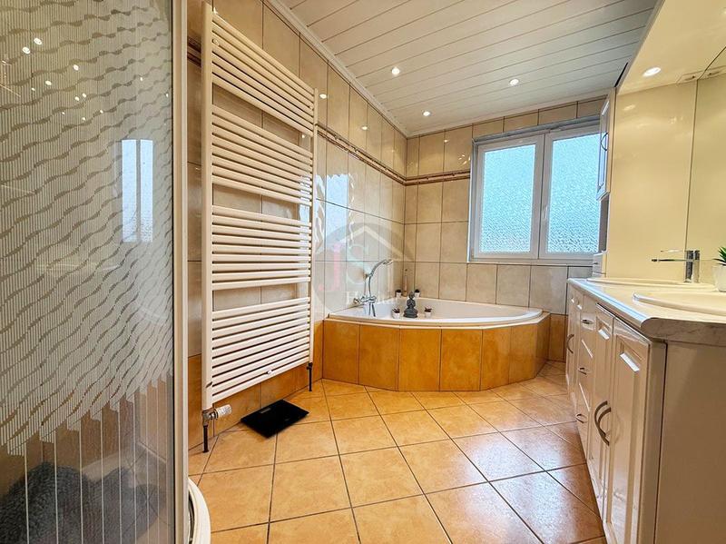 Maison - 167 m² - 6 pièces