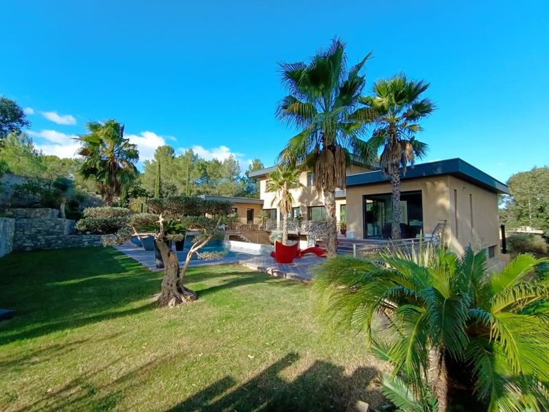 Villa - 270 m² - 10 pièces