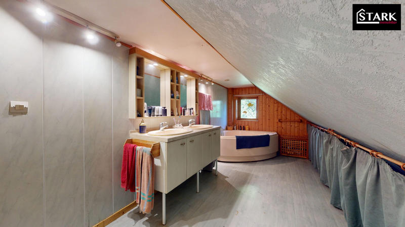 Maison - 139 m² - 7 pièces